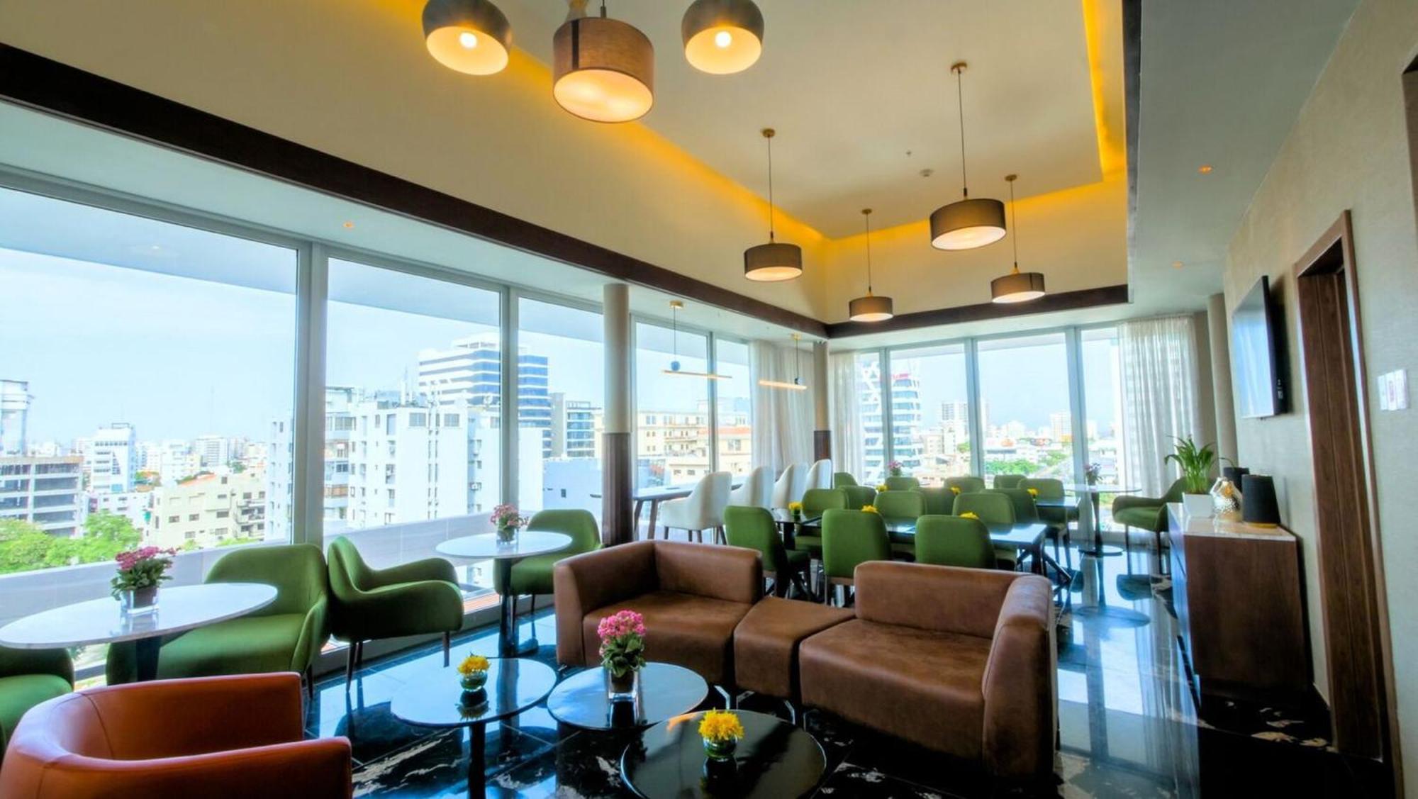 Holiday Inn Santo Domingo By Ihg Ngoại thất bức ảnh The lounge at the airport