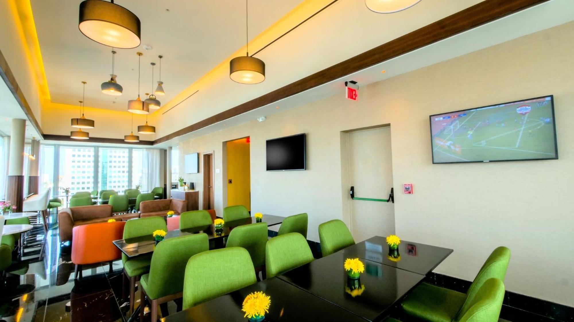 Holiday Inn Santo Domingo By Ihg Ngoại thất bức ảnh The lounge at the airport